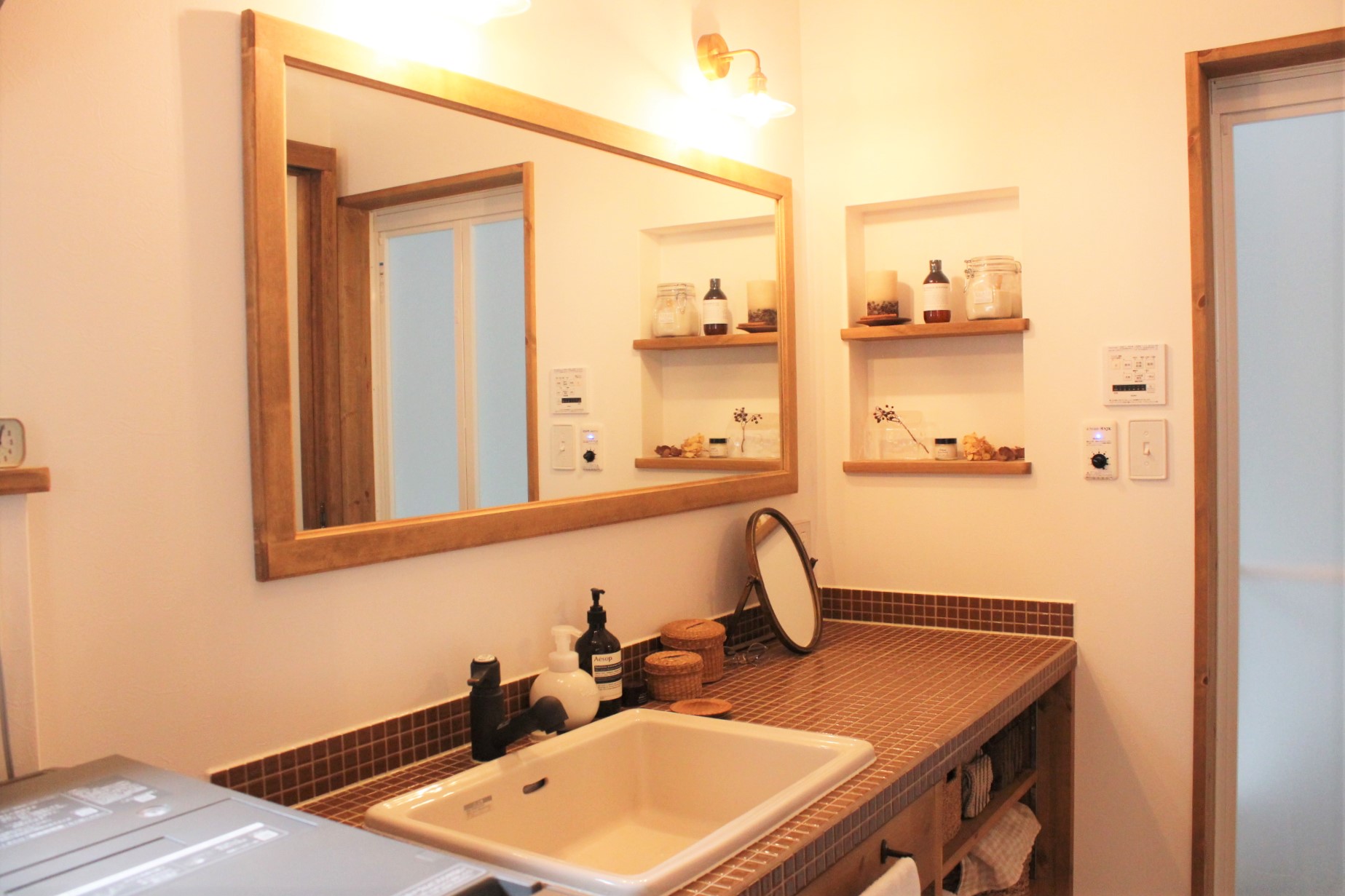 洗面化粧台と鏡は大型にして大正解。使いやすく快適.JPG