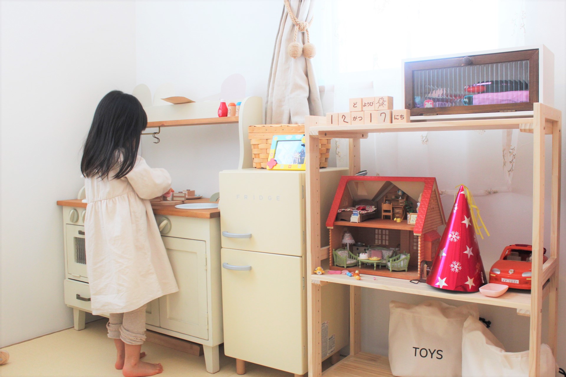 お子さんのおもちゃも一ヶ所にまとめて見せる収納で.JPG