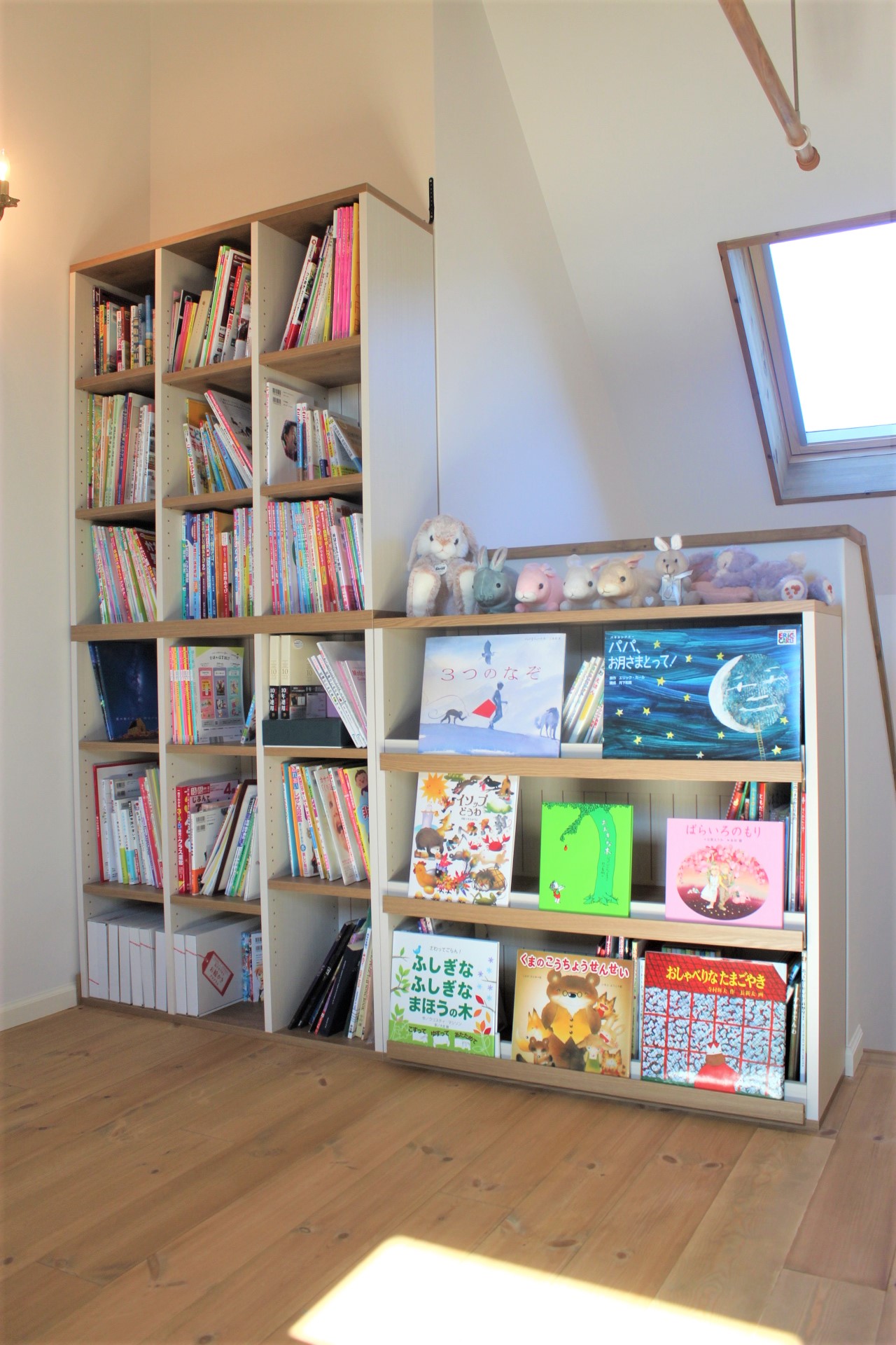本棚のサイズに合わせて設計された空間。家族のお気に入りの場所.JPG